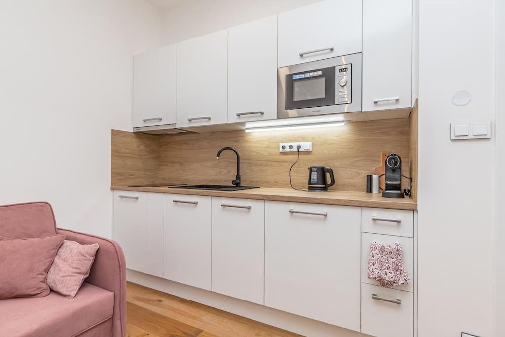 Cozy Quiet New Apartment In Karlin Square 布拉格 外观 照片